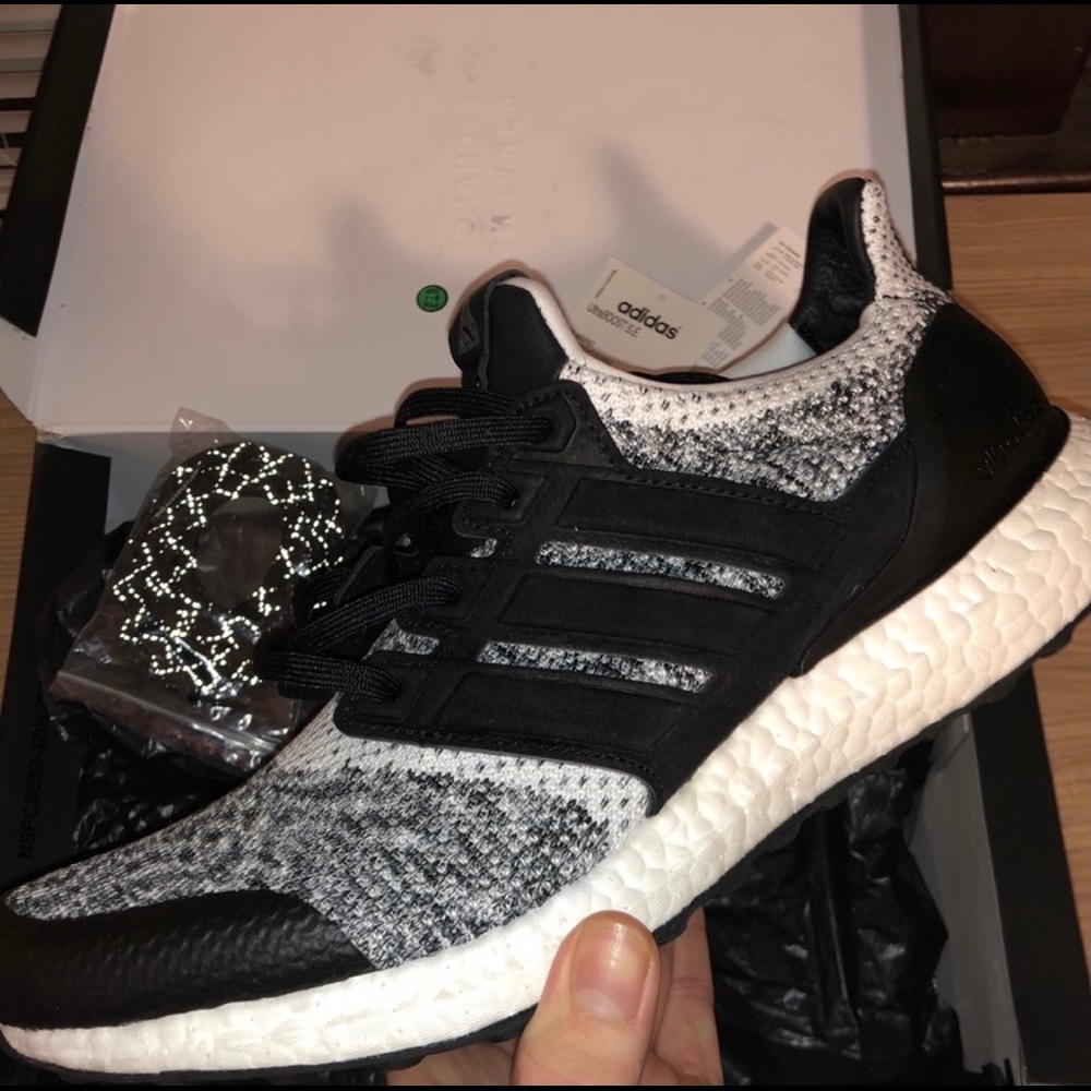 Adidas Ultra Boost SNS x Social Status size 9.5